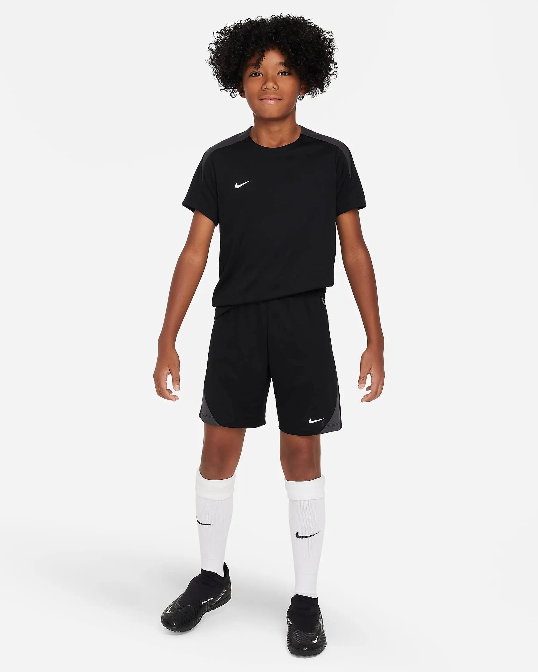 شورت Nike Dri-FIT Strike للأطفال الكبار alternative product image
