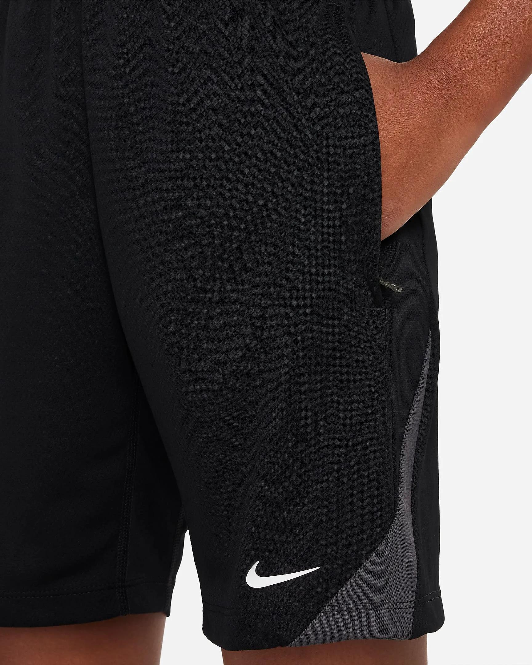 شورت Nike Dri-FIT Strike للأطفال الكبار image preview 4