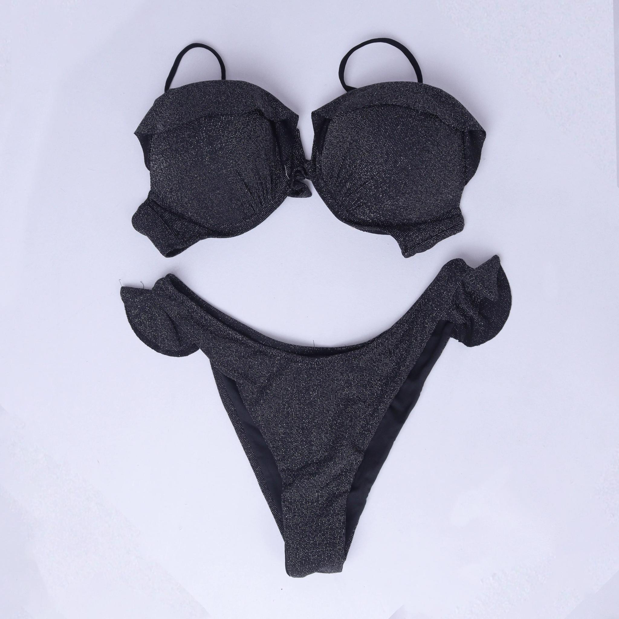 استمتعي بأناقة إيطالية لا مثيل لها مع ملابس السباحة alternative product image