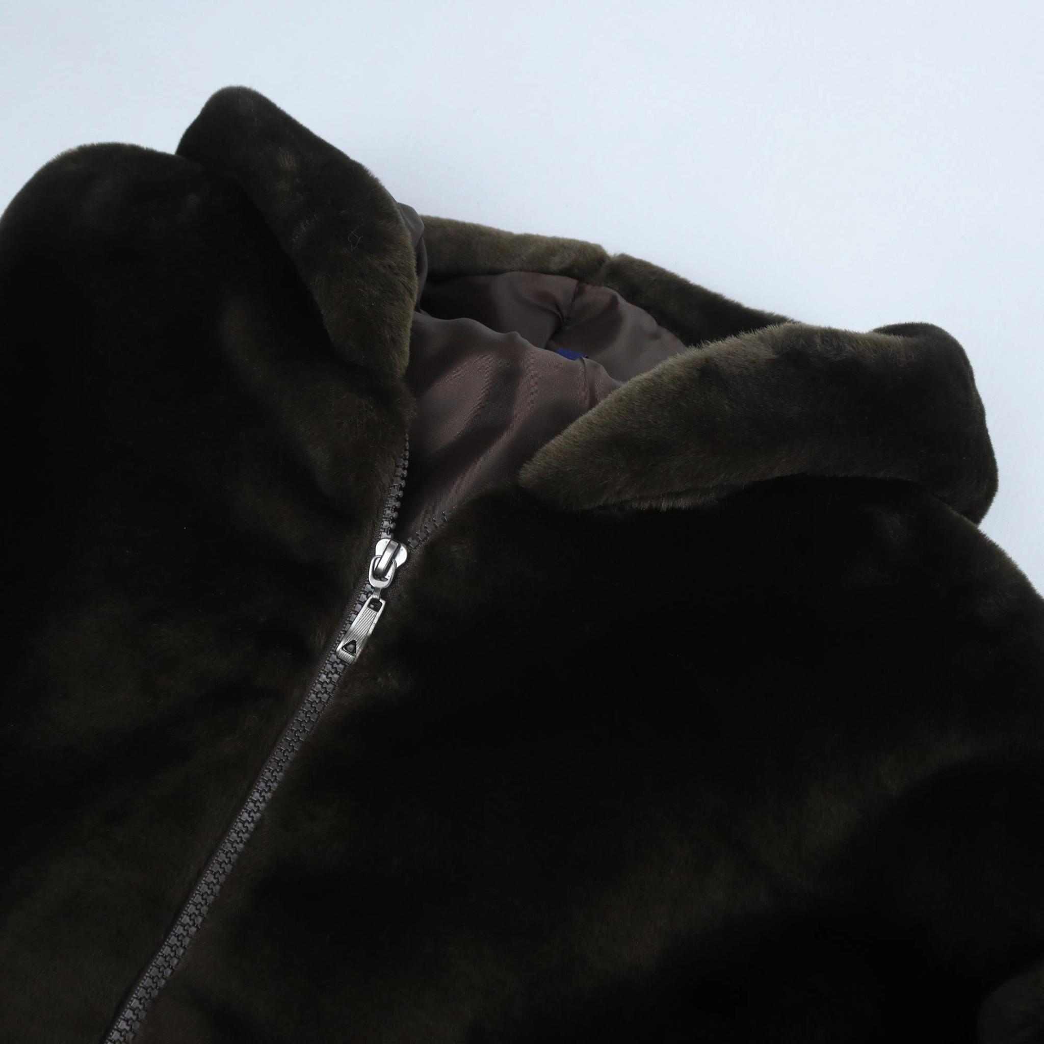 جاكيت نسائي بغطاء رأس مبطّن بفرو صناعي media preview 2