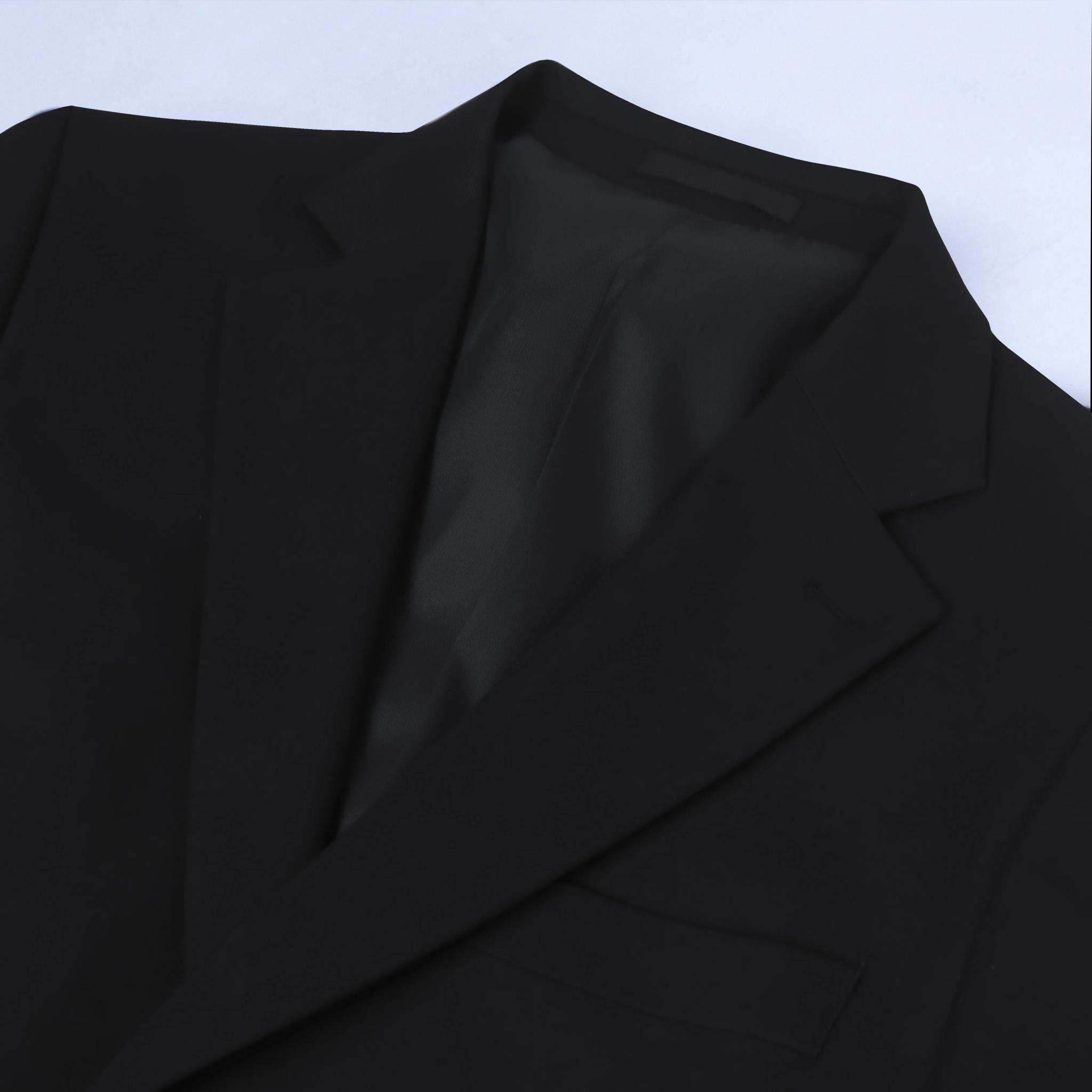 جاكيت رياضي محبوك بقصّة Slim Fit مع جيوب جانبية media preview 2