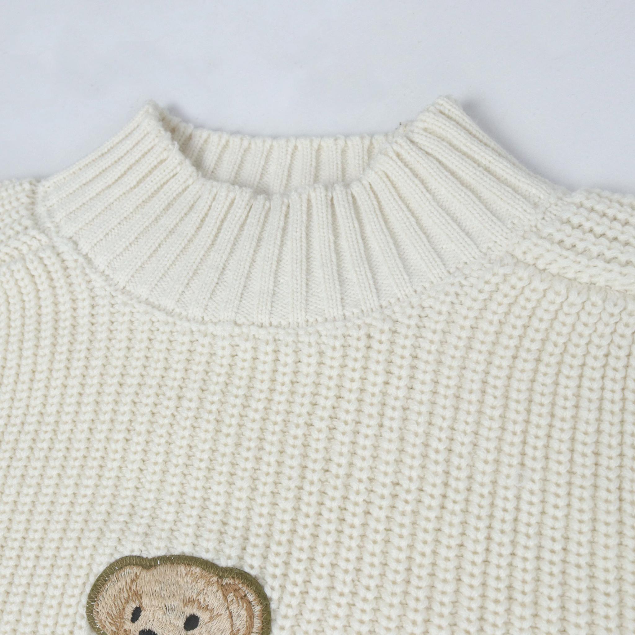 سترة نسائية محبوكة برسومات دب media preview 2