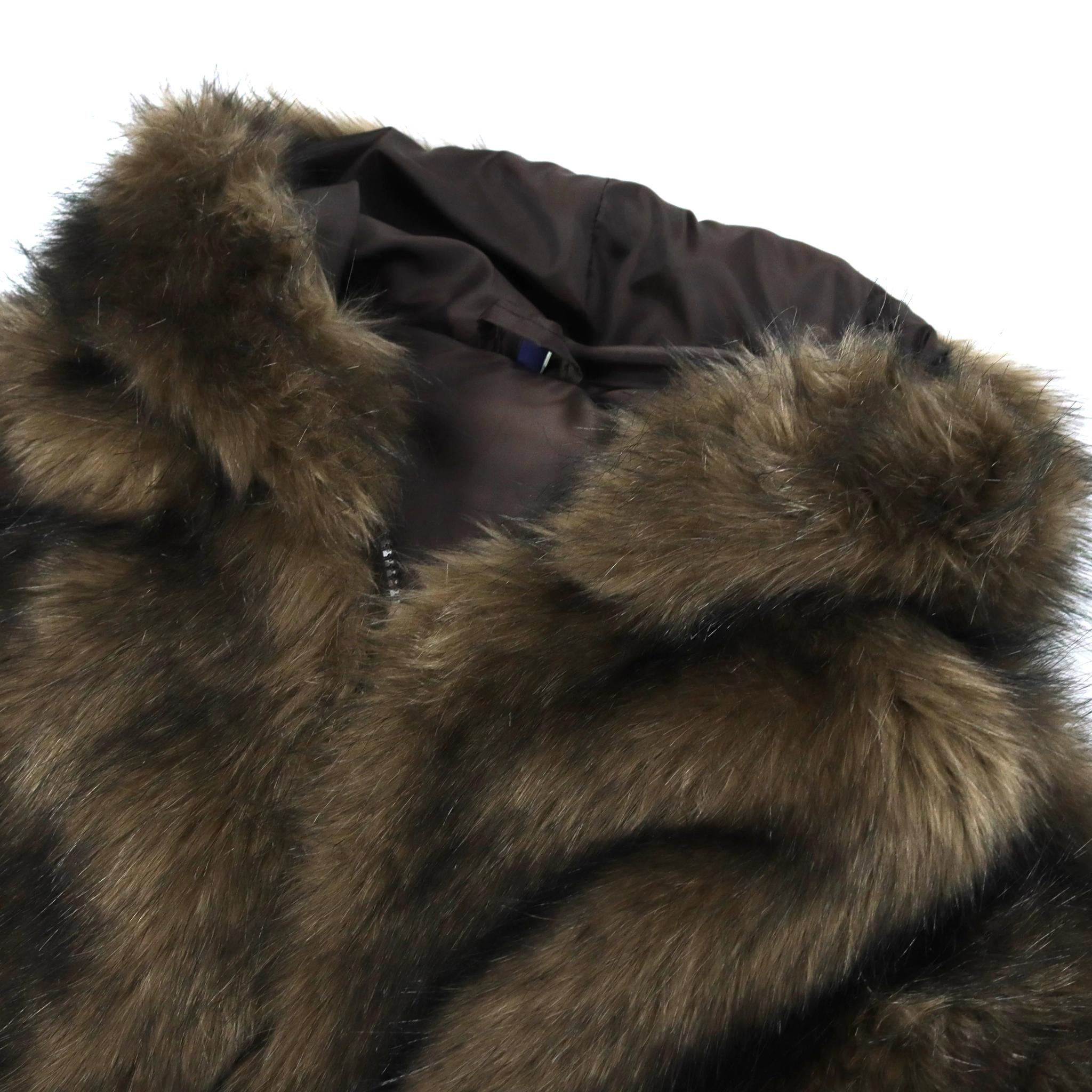 جاكيت من الفرو الصناعي للنساء media preview 2