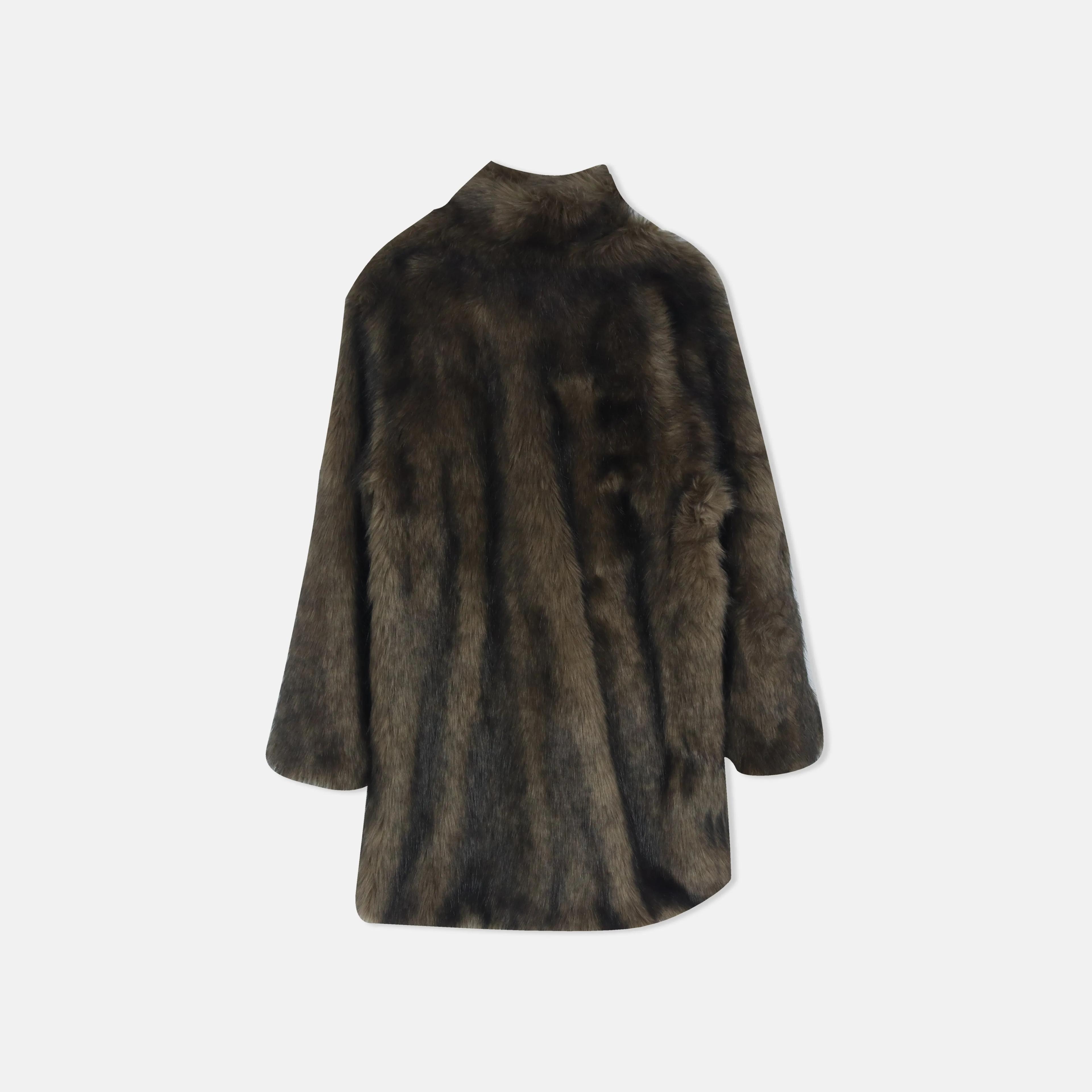 جاكيت نسائي مصنوع من الفرو الصناعي Thumbnail 4