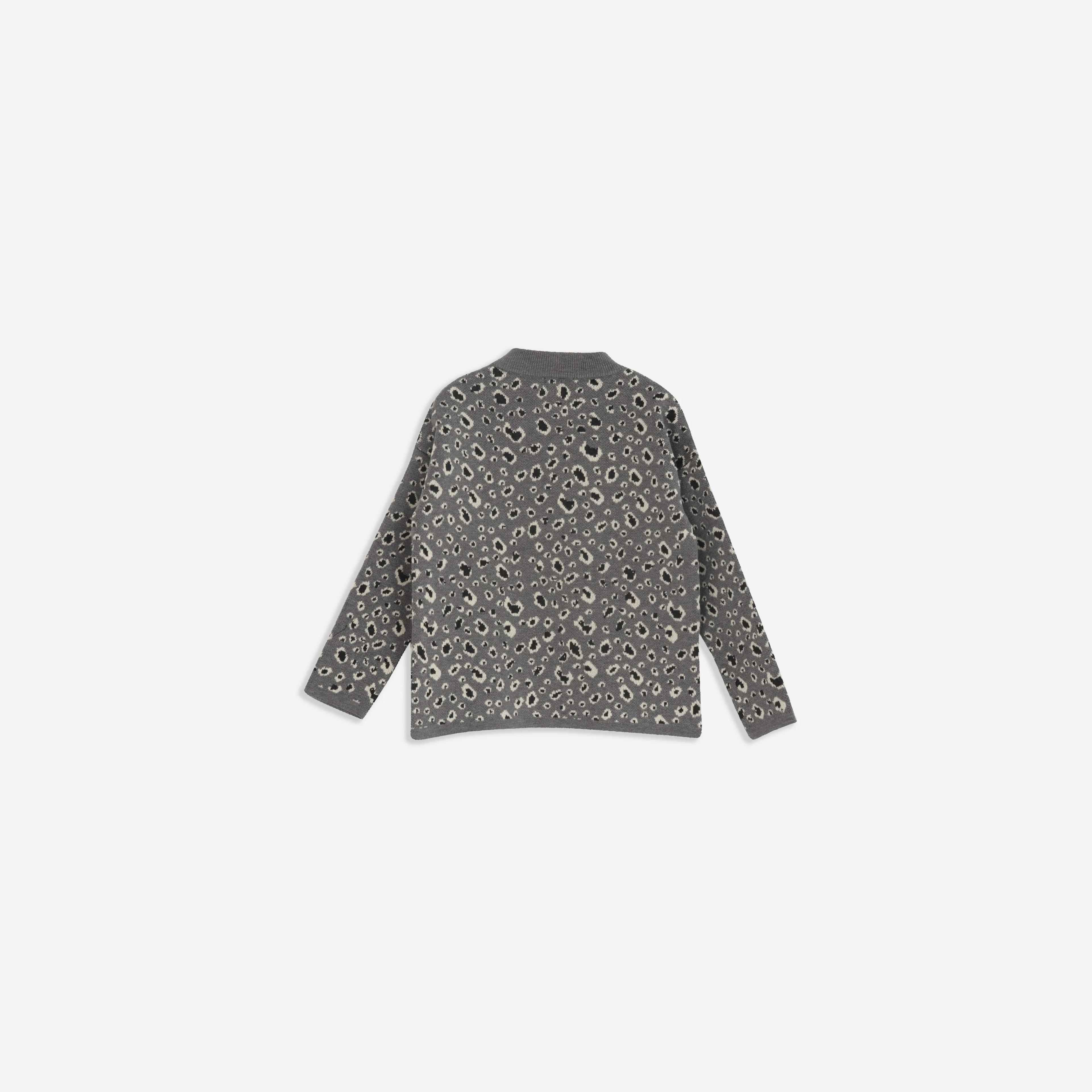 كنزة صوفية للبنات بياقة عالية وطبعة جلد النمر Thumbnail 3