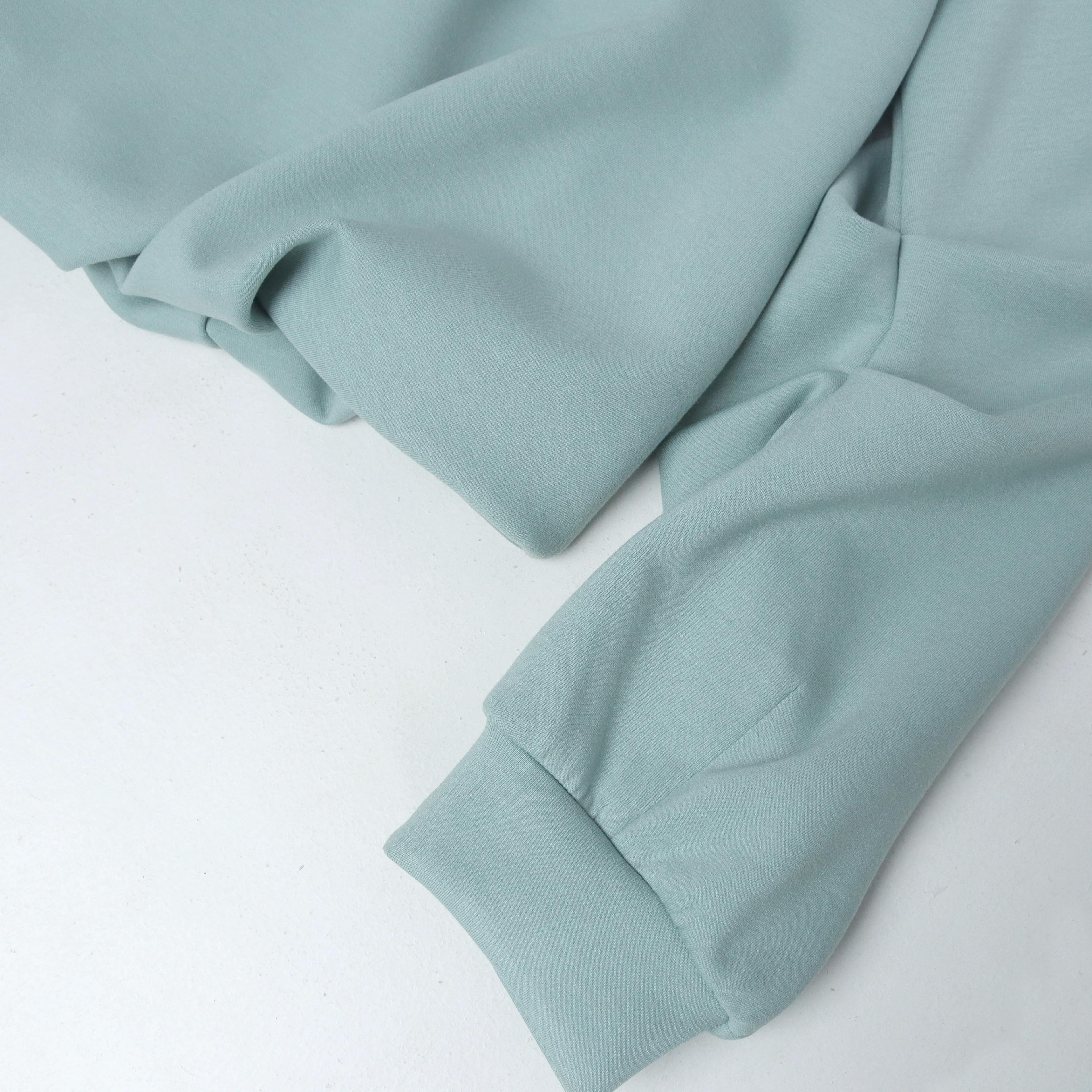 كنزة نسائية برقبة دائرية مزينة برسومات مطبوعة Thumbnail 3