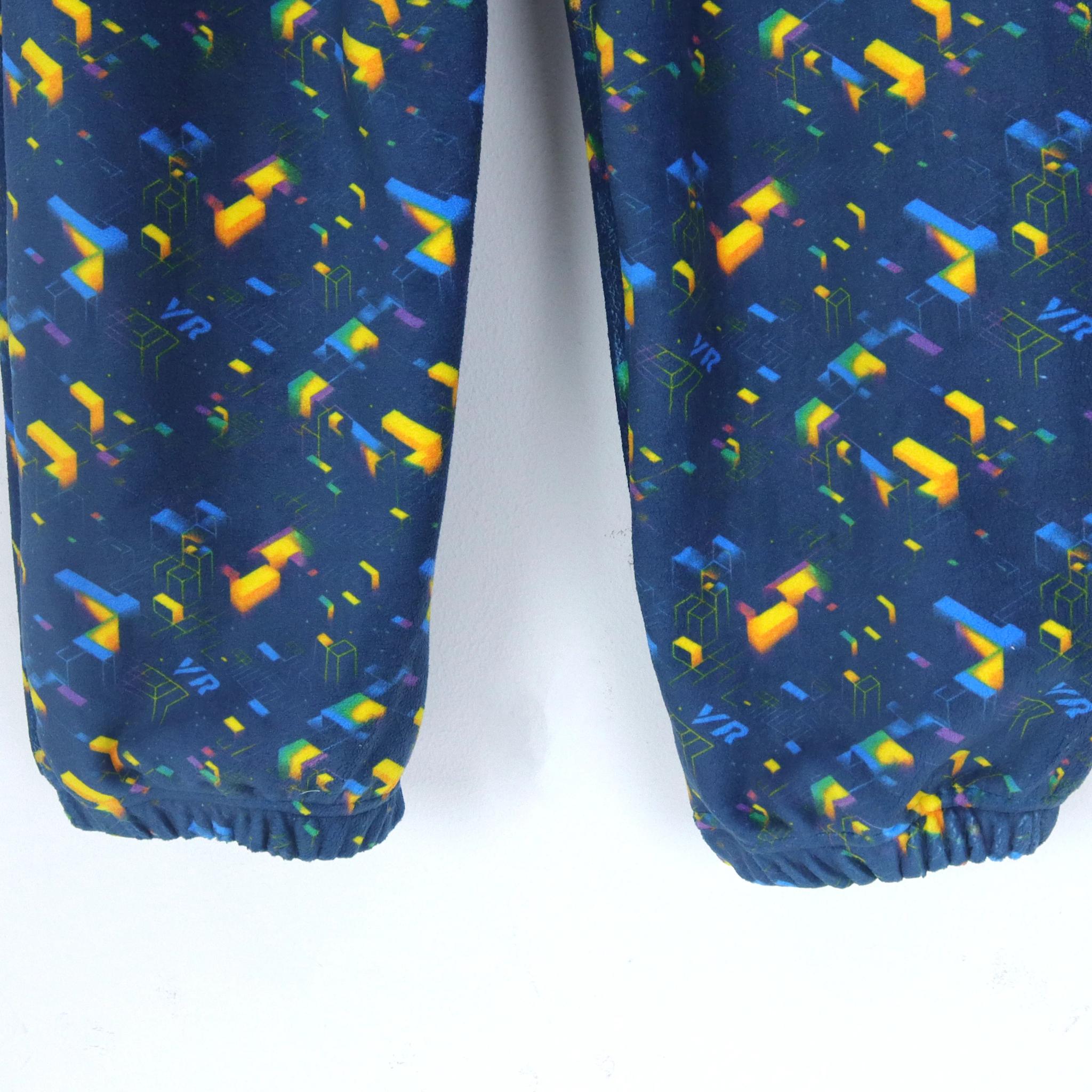 طقم ملابس للأولاد يتكون من سترة بغطاء رأس وبنطال رياضي مطبوع media preview 8