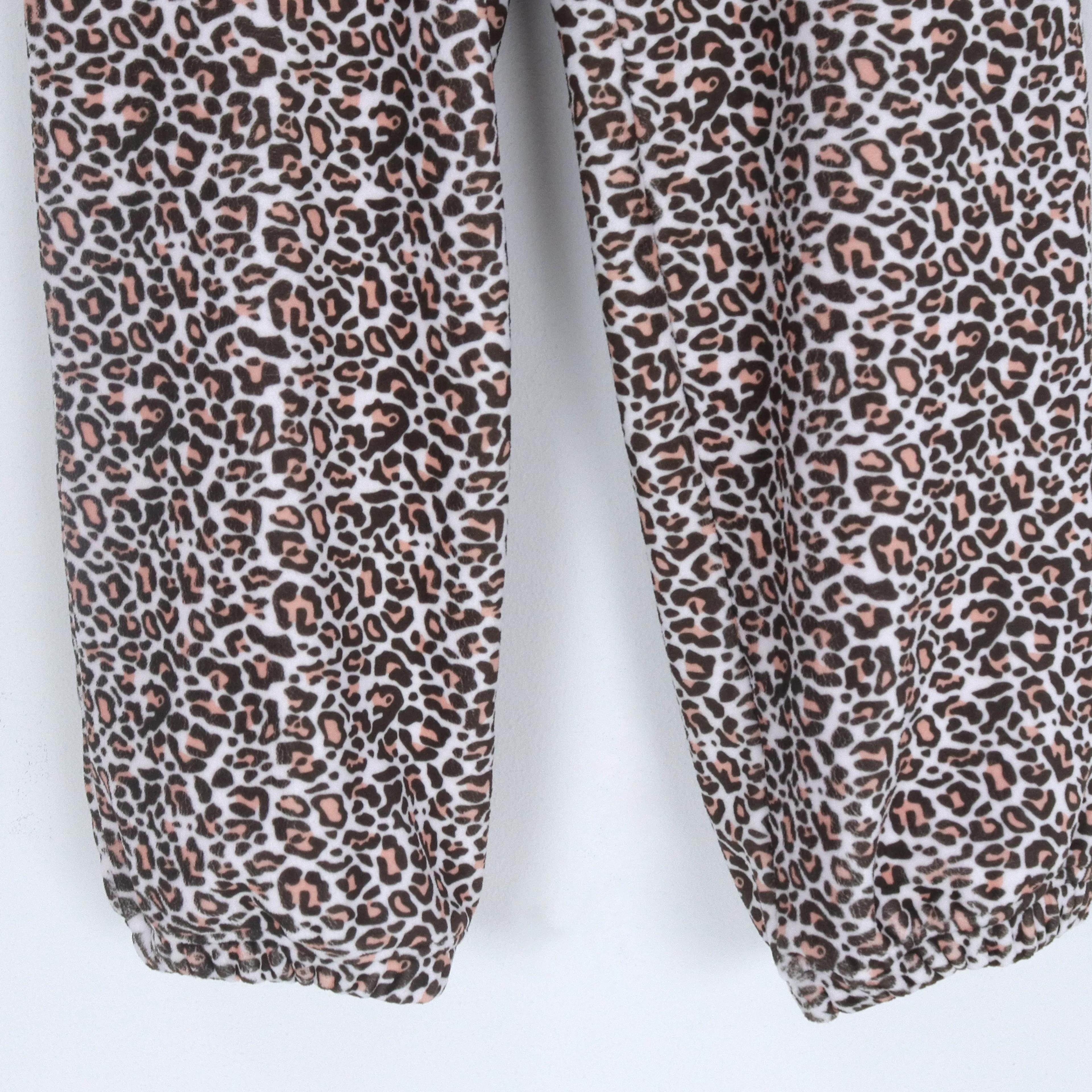 طقم مطبوع برسومات للبنات يتكون من سترة بغطاء رأس وبنطال رياضي مطابق Thumbnail 8