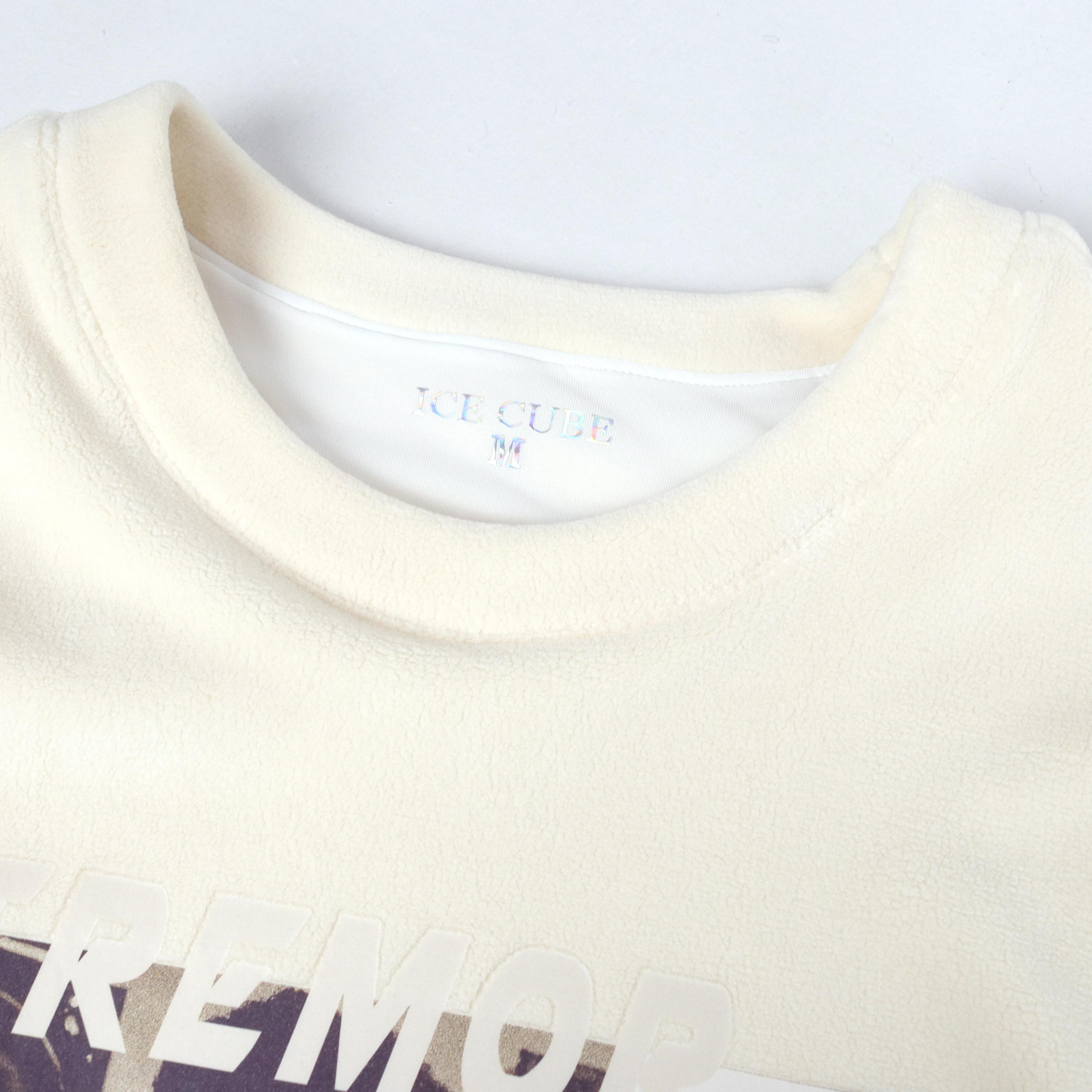 طقم نسائي من قطعتين بنقشة جرائد Thumbnail 3