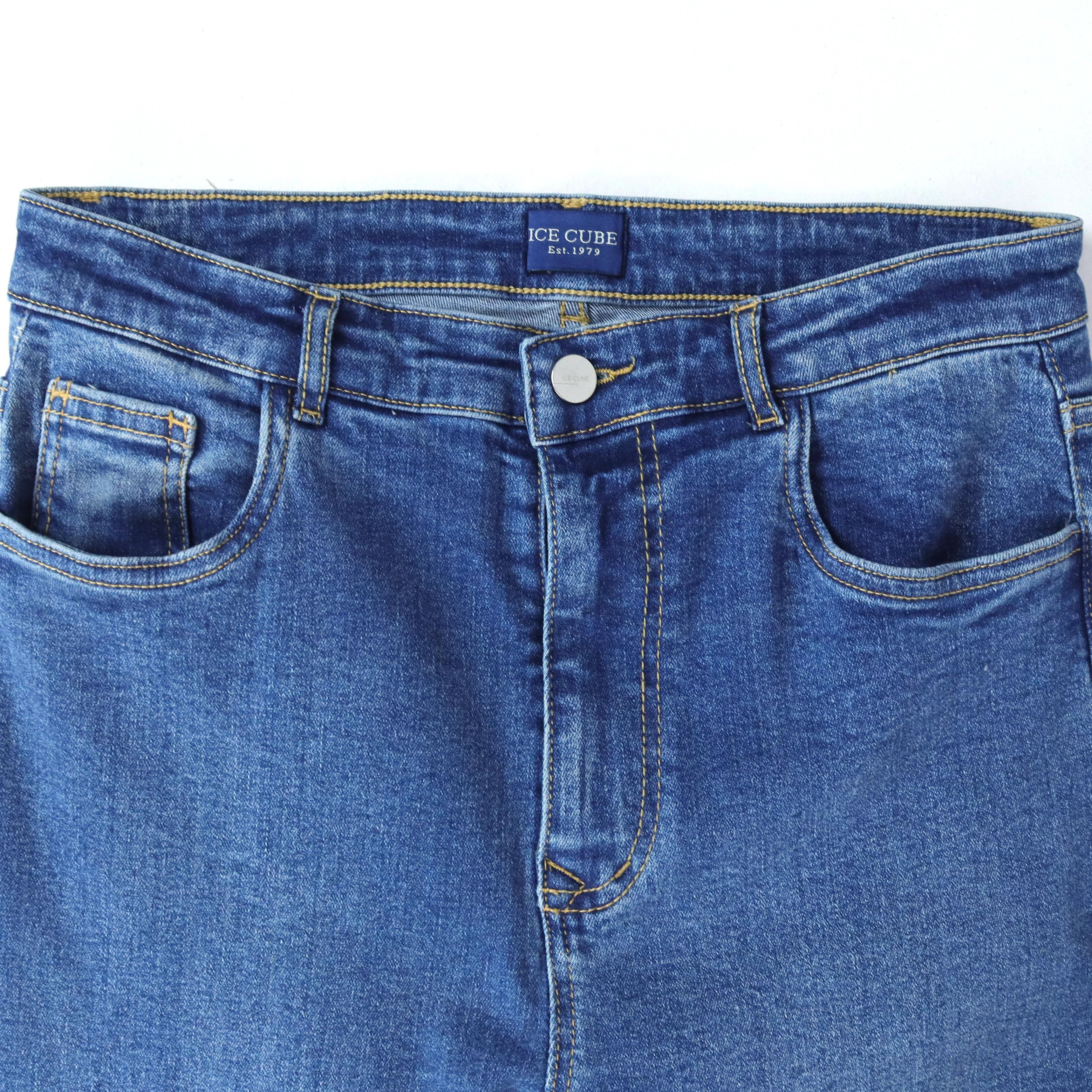 بنطلون جينز نسائي بقصة مستقيمة Thumbnail 2