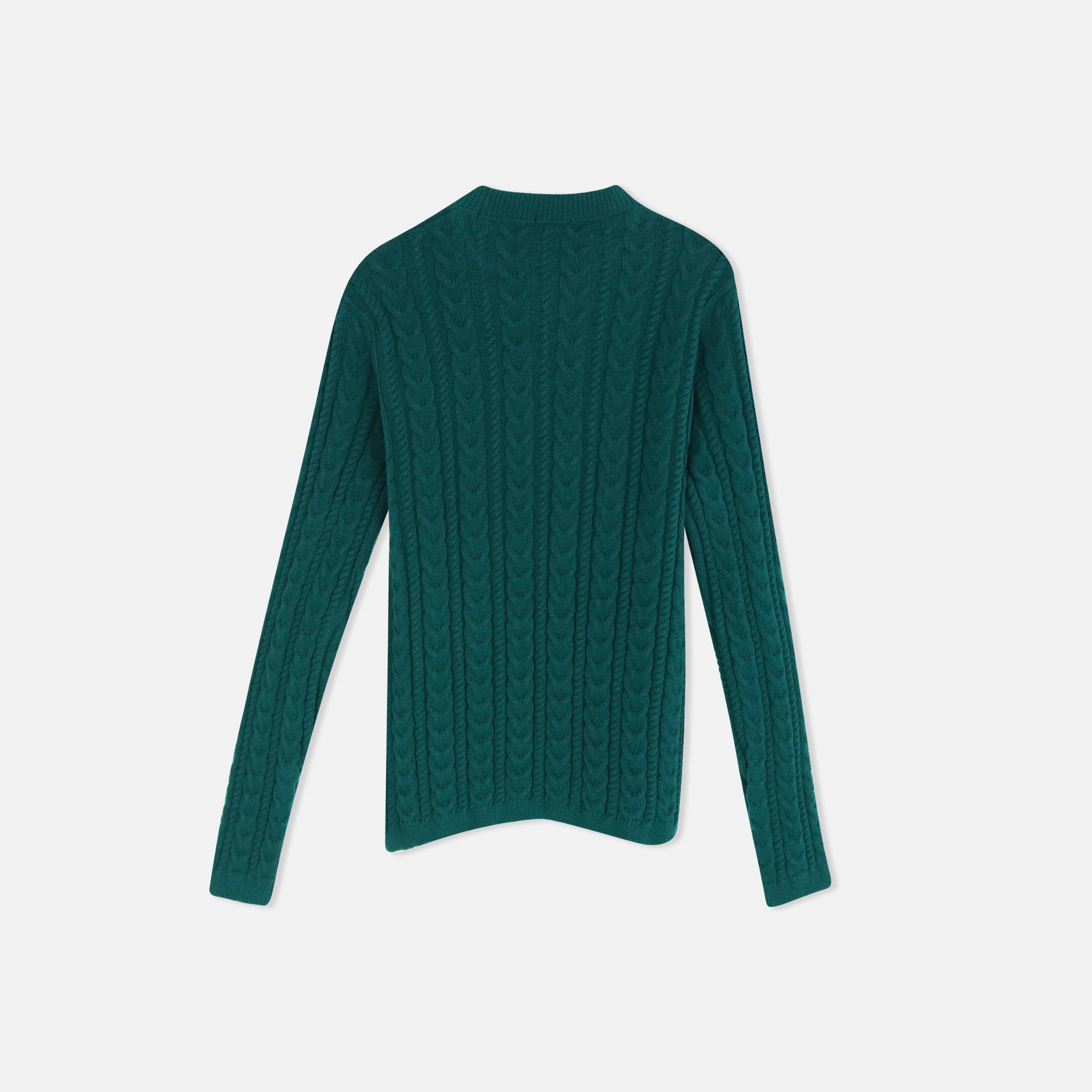 كنزة نسائية بياقة دائرية محبوكة بنمط كابلات media preview 3