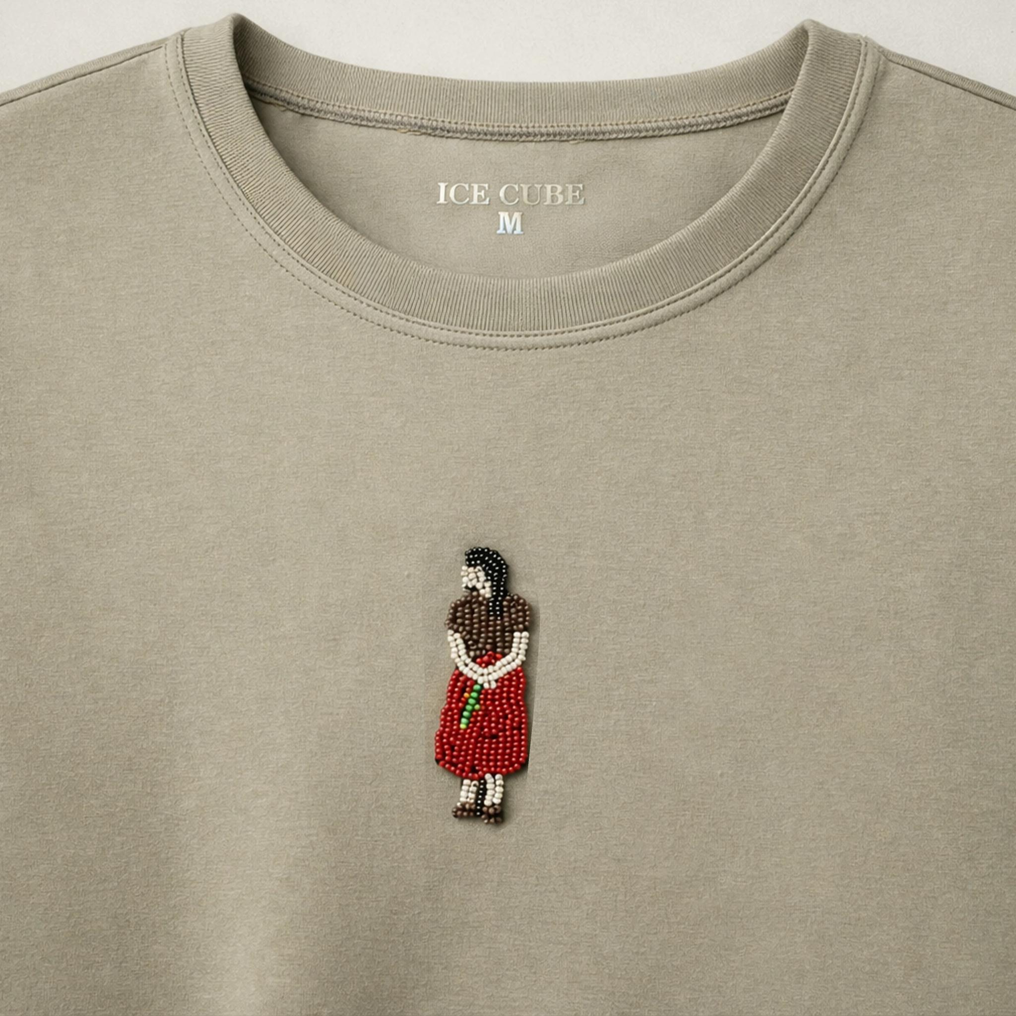 طقم ملابس نسائية بتصاميم مطرزة media preview 3