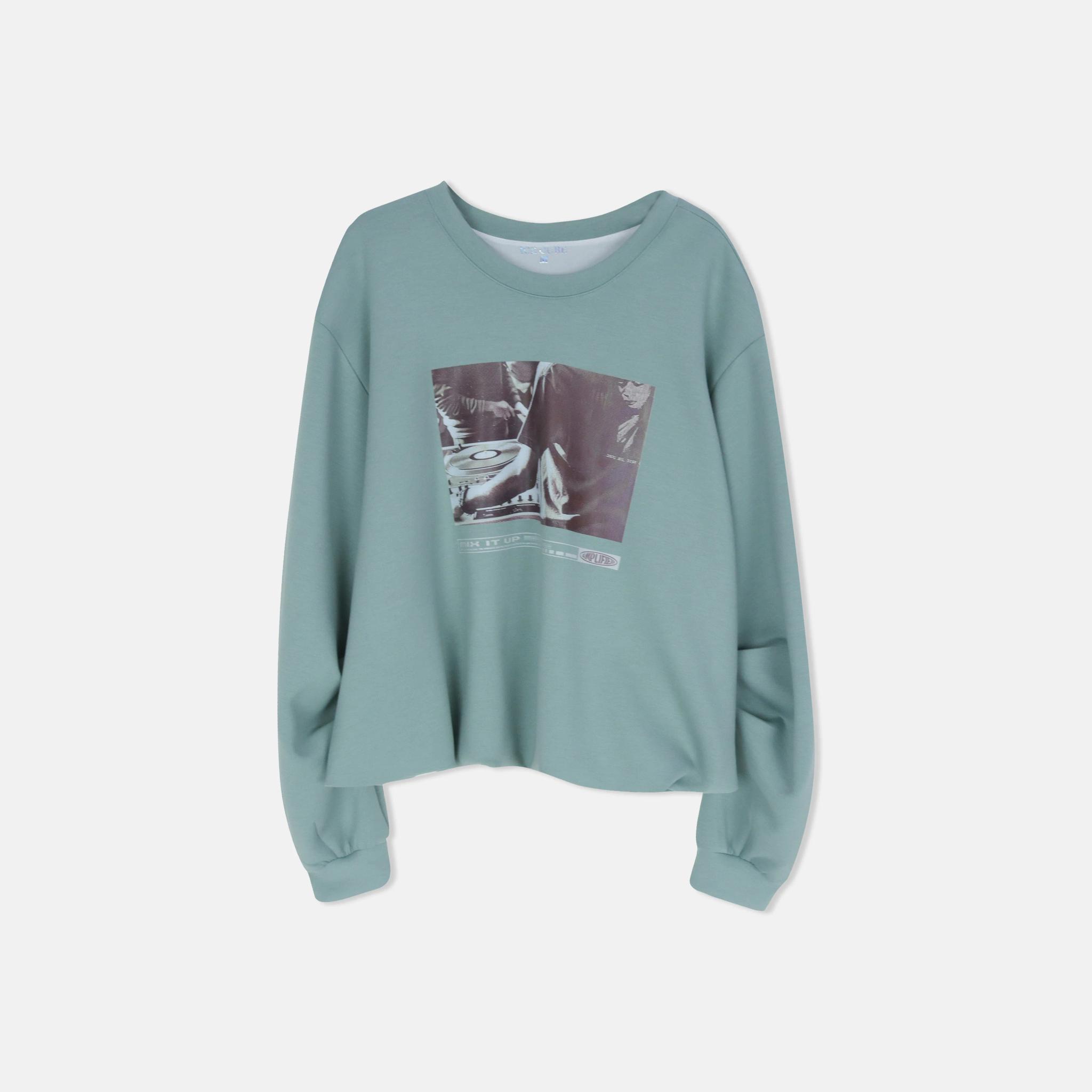 كنزة نسائية برقبة دائرية مزينة برسومات مطبوعة product image