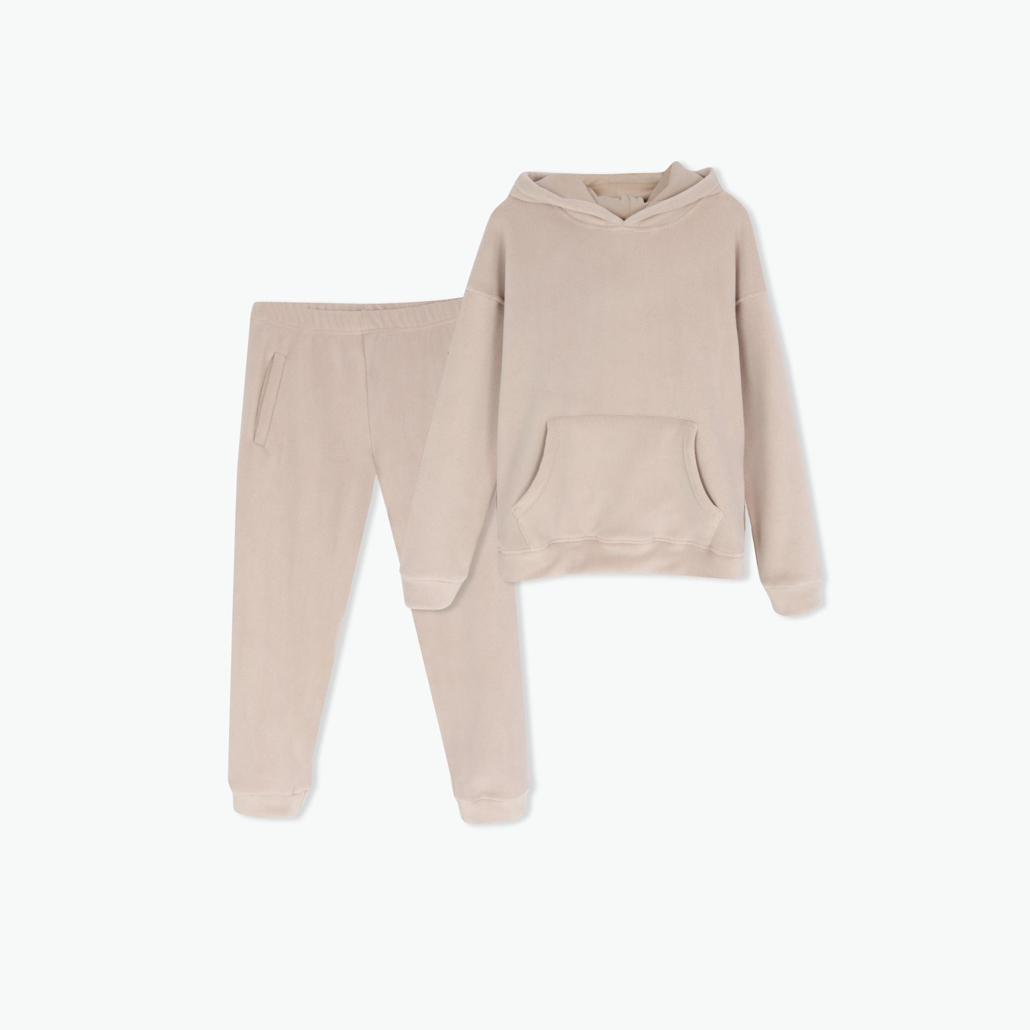 طقم رياضي للأولاد يتكون من سترة بغطاء رأس من الصوف وبنطال رياضي. product image