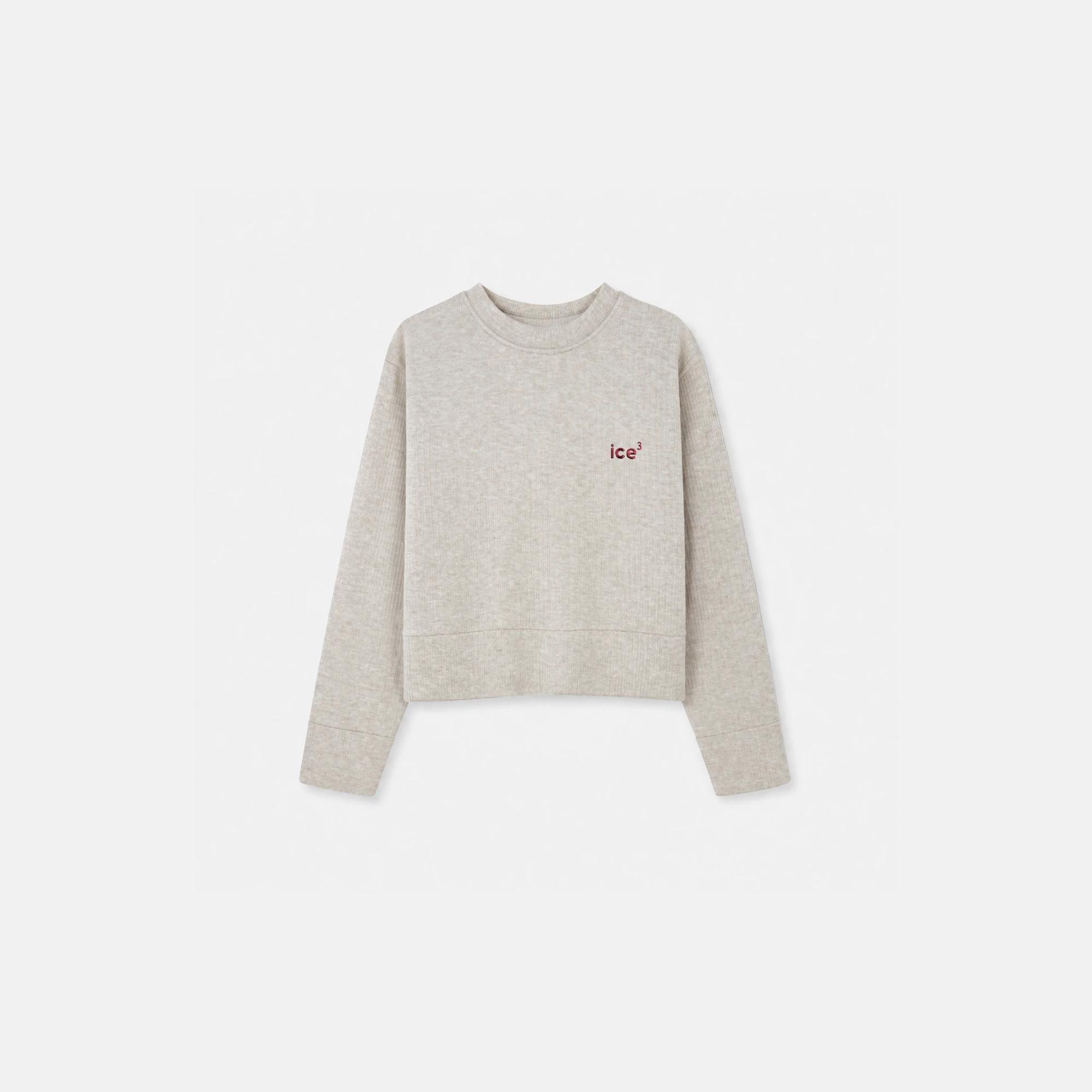 كنزة صوفية مضلعة برقبة دائرية للبنات مع شعار مطرز product image