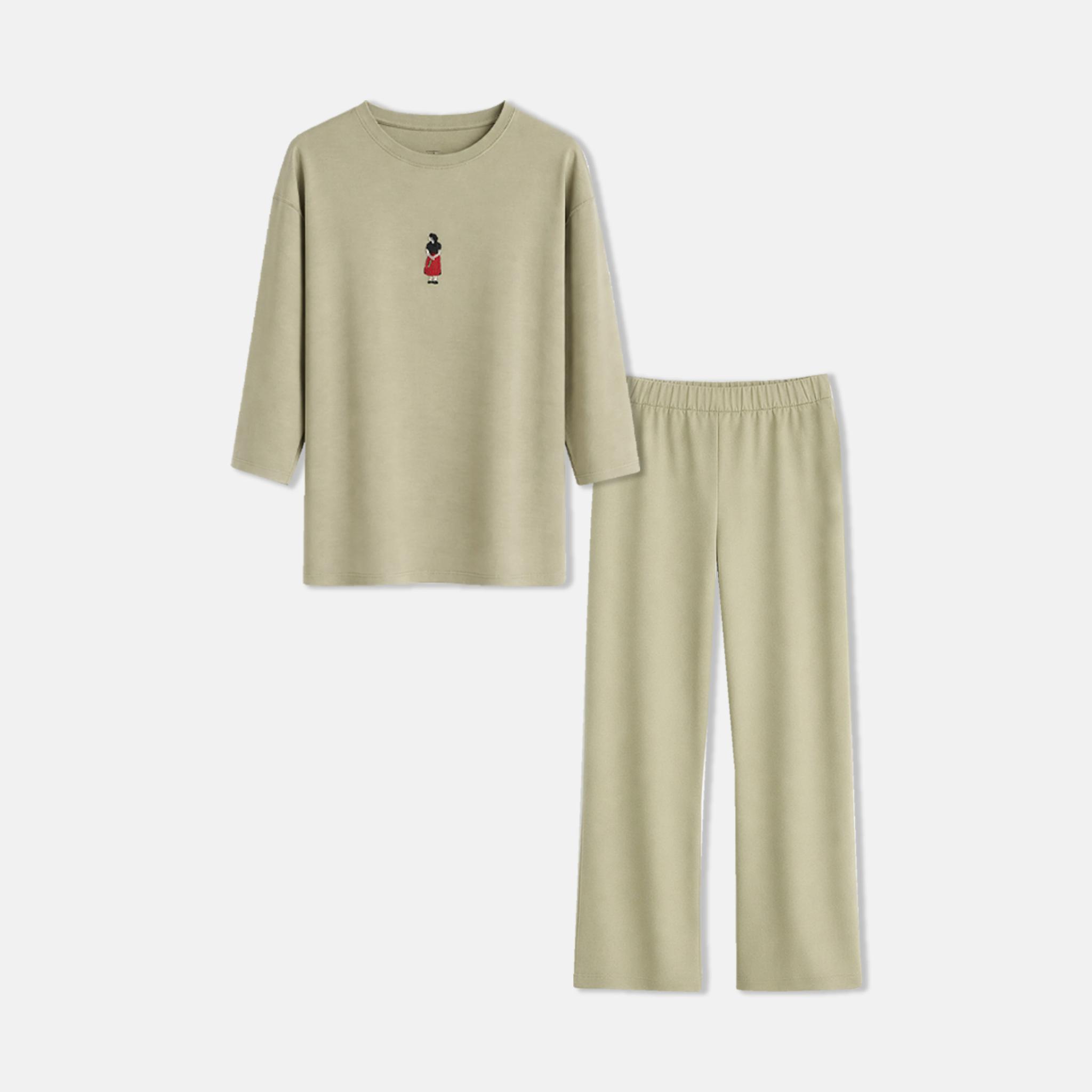 طقم ملابس نسائية بتصاميم مطرزة product image