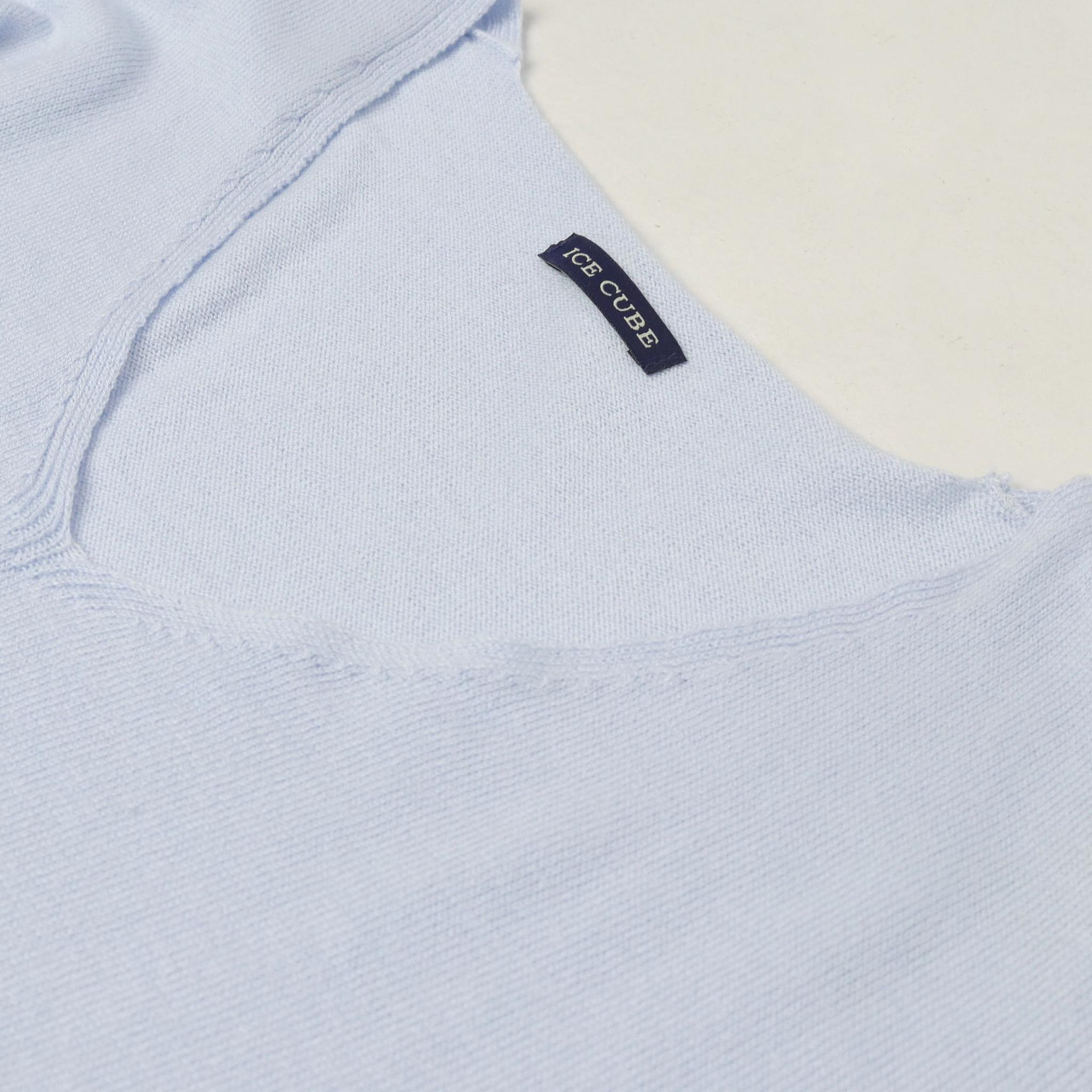 سويتر ناعمة محبوكة برقبة على شكل حرف V media preview 2