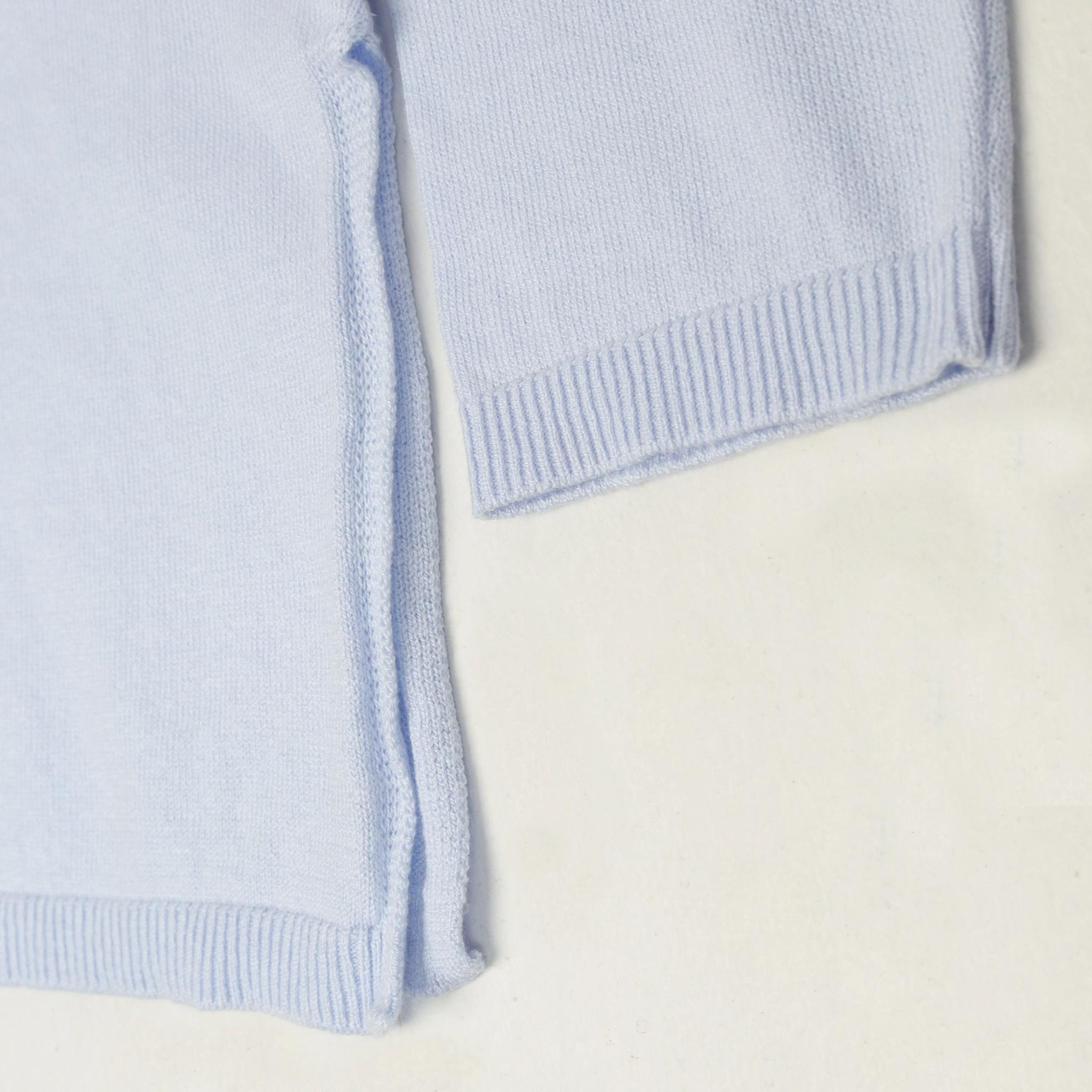 سويتر ناعمة محبوكة برقبة على شكل حرف V media preview 3