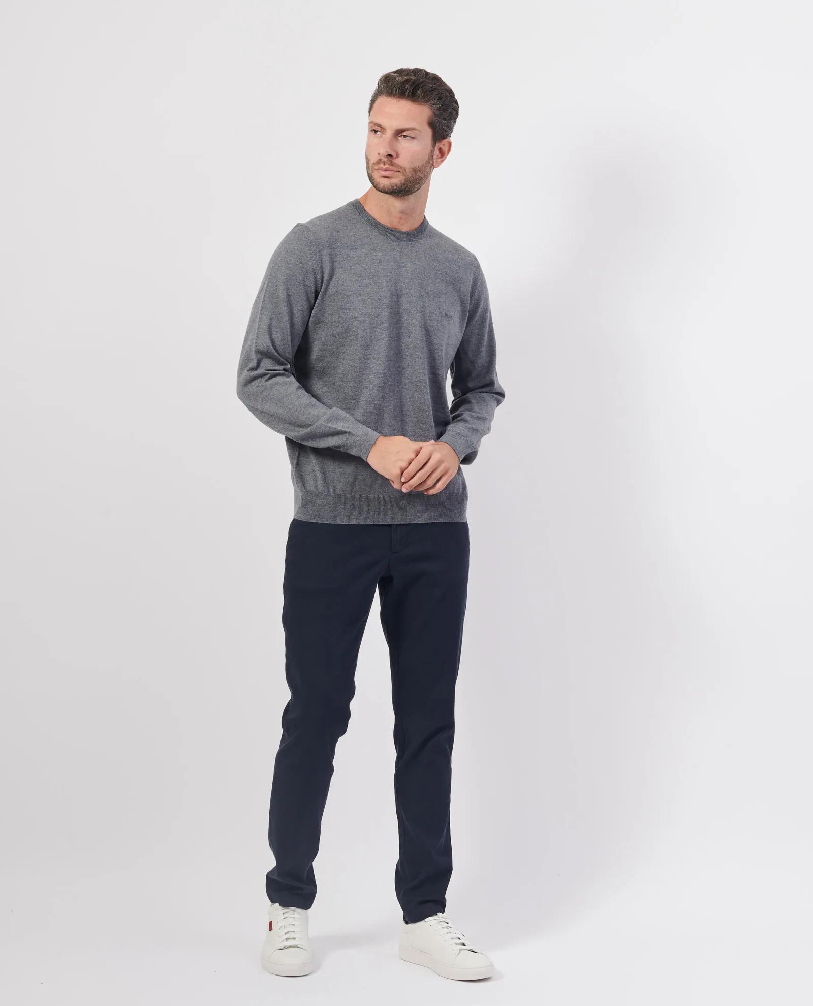 سترة صوفية بأكمام طويلة من Boss media preview 4