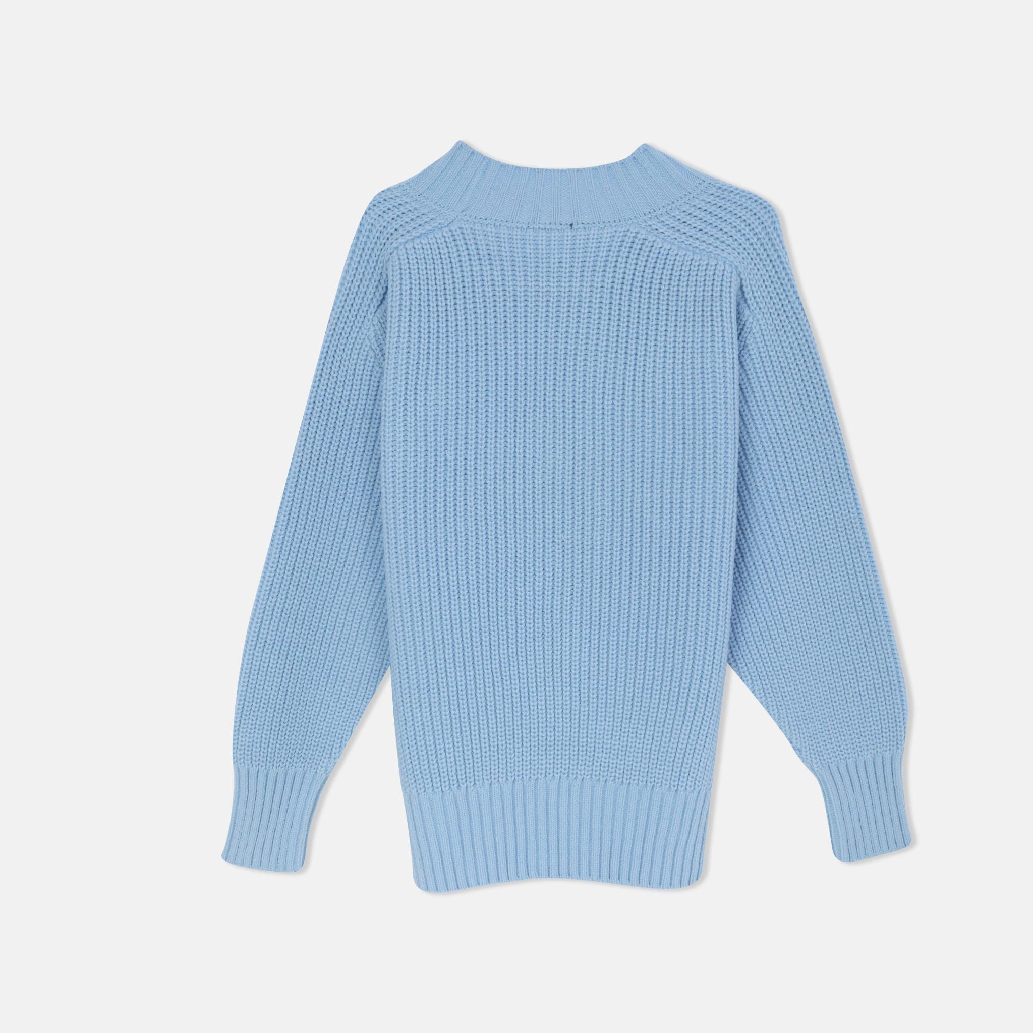 سترة نسائية محبوكة برسومات دب media preview 4