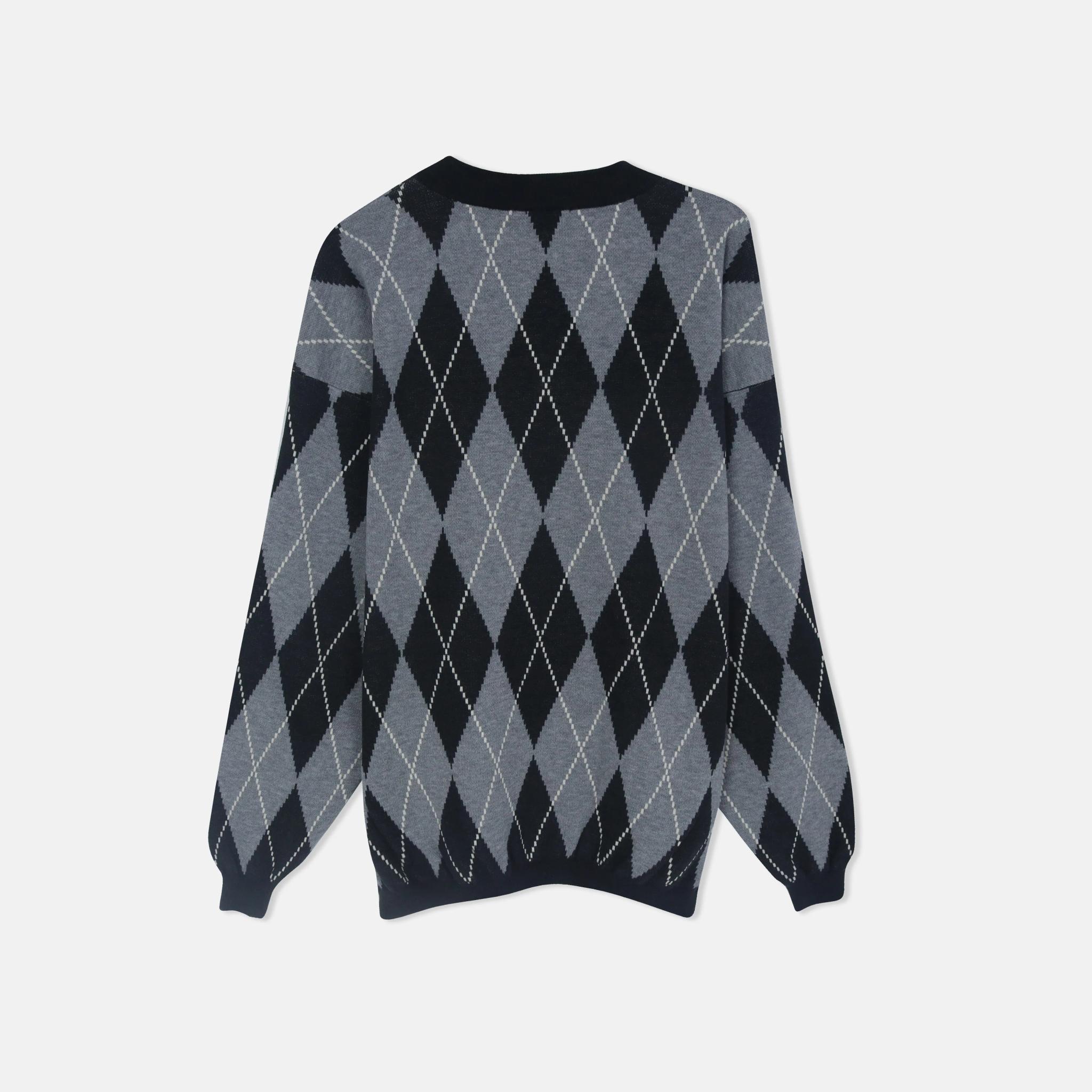 سترة نسائية محبوكة بطبعة دب media preview 4