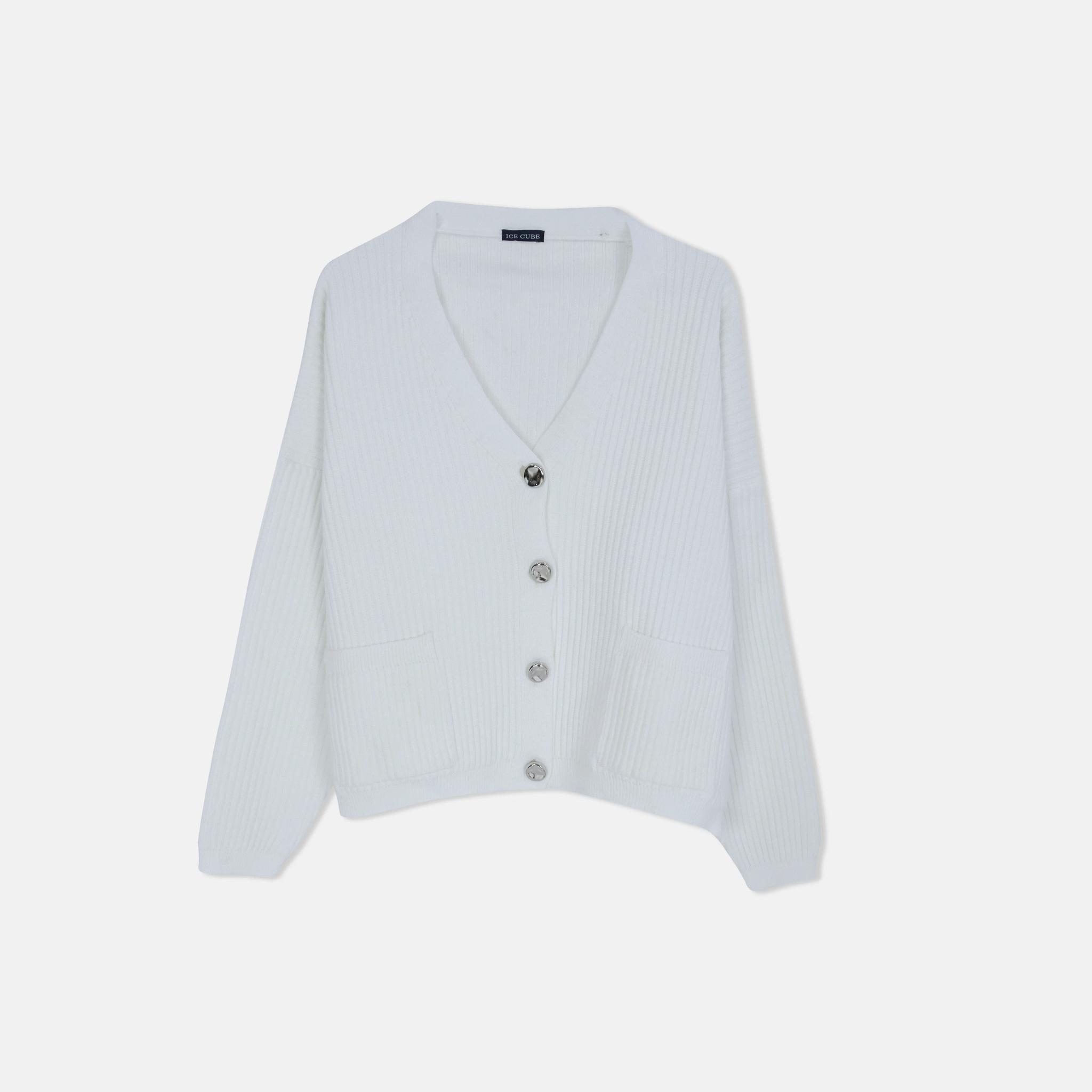 سترة كارديجان مضلعة بفتحة على شكل حرف V وأزرار أمامية media preview 2