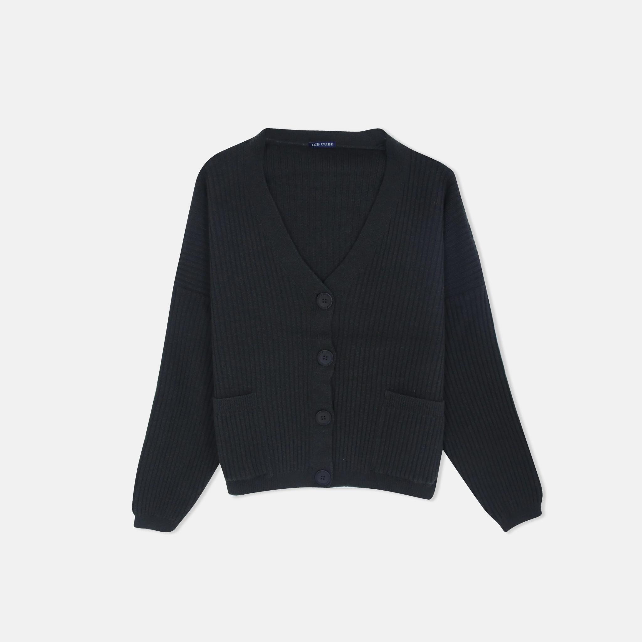 سترة كارديجان مضلعة بفتحة على شكل حرف V وأزرار أمامية media preview 6